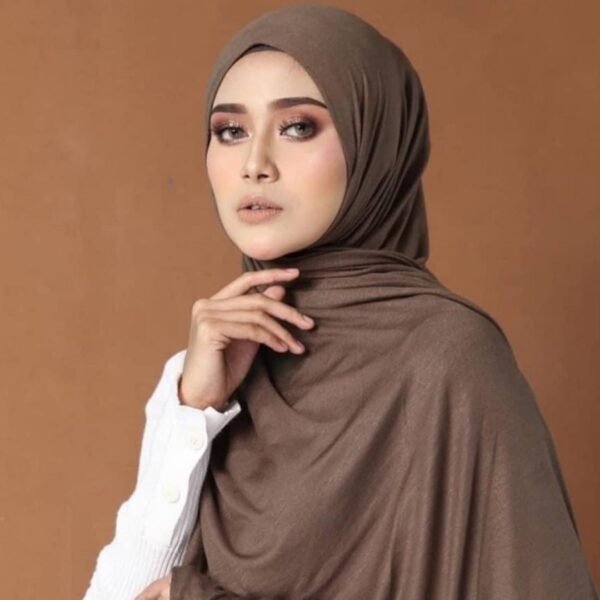 قبعة نسائية بسيطة من قماش المودال مع وشاح مدمج