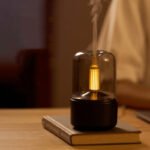 ⁦مرطب هواء محمول يعمل بضوء الشموع، مزود بمنفذ USB، سعة 120 مل، يعمل بالكهرباء، وينتج رذاذًا باردًا، ويستمر مفعوله من 8 إلى 12 ساعة، مع ضوء ليلي LED.⁩ - الصورة ⁦4⁩